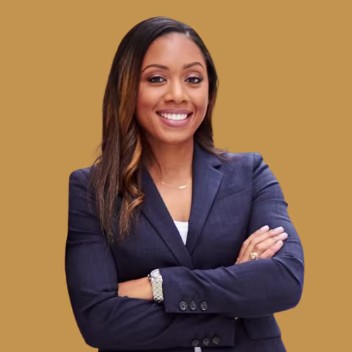 freya-ceo-gold-close